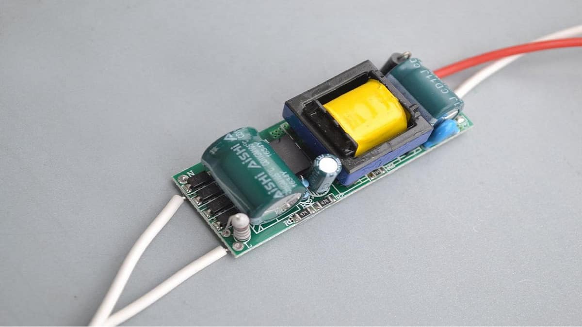 Можно ли к блоку питания для светодиодов (20w, 12v, 1.5A) подключить ...